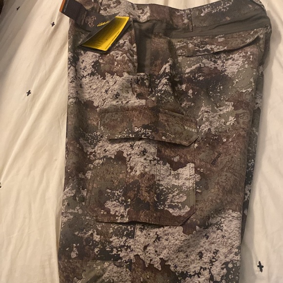 Cabela’s Strata Performance Light Weight camo pants - Size Large (36-38”) - Picture 8 of 9
